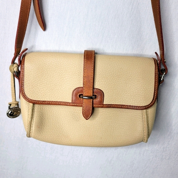 Vintage Dooney East West flap cream shoulder bag - Picture 2 of 15